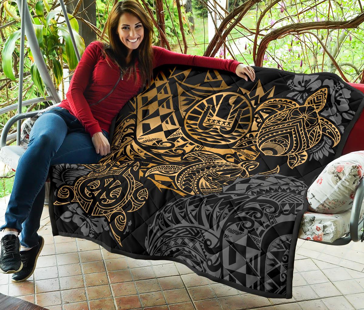 Tahiti Polynesian Premium Quilt - Gold Turtle HibiscusFlowing - Polynesian Pride