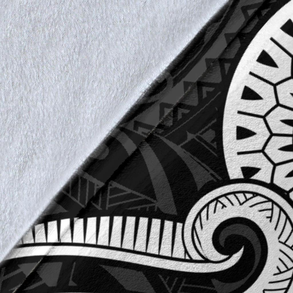 Yap Micronesian Premium Blanket - White Tentacle Turtle - Polynesian Pride